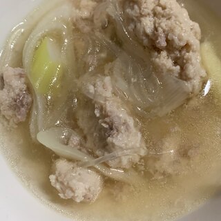 鶏ひき肉と長ネギの春雨スープ